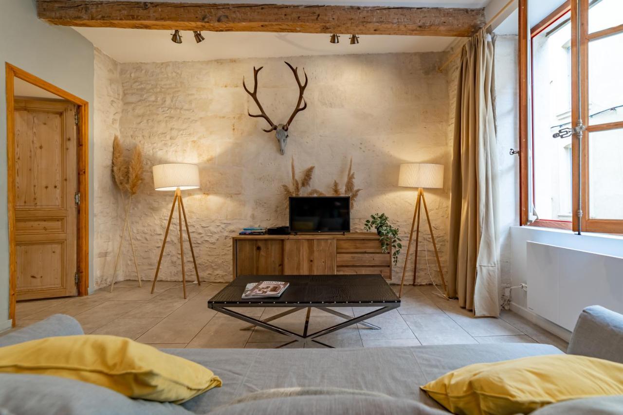 L'Elegance De La Pierre Au Pied De La Maison Carree - Une Nuit A Nîmes Exterior photo