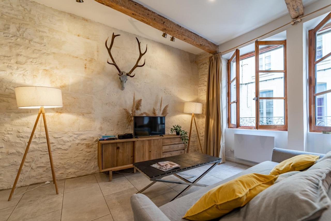 L'Elegance De La Pierre Au Pied De La Maison Carree - Une Nuit A Nîmes Exterior photo