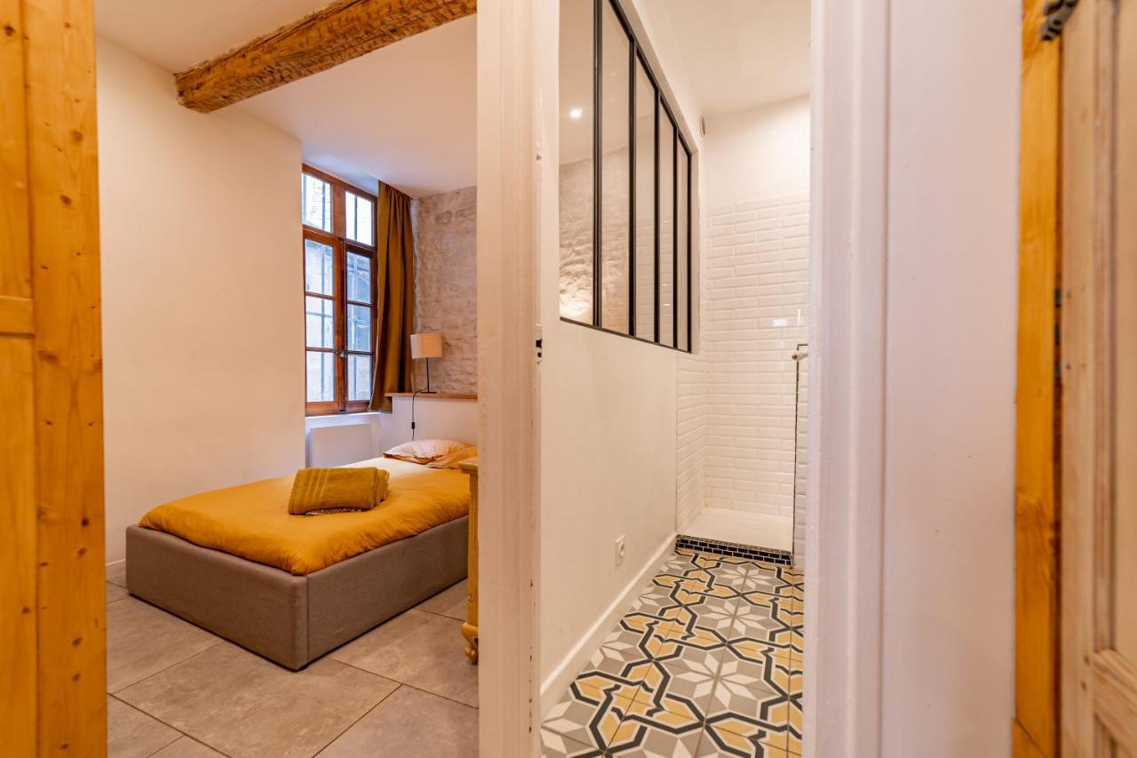 L'Elegance De La Pierre Au Pied De La Maison Carree - Une Nuit A Nîmes Exterior photo